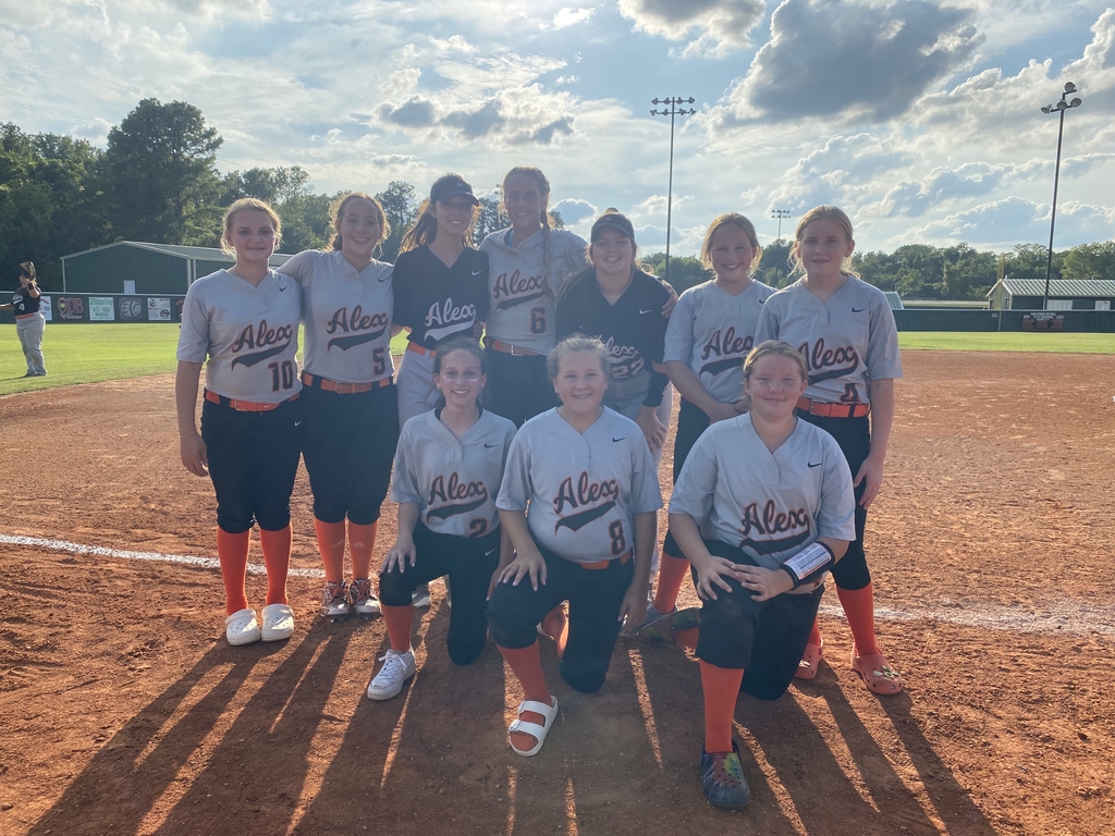 JH softball girls 🖤🧡